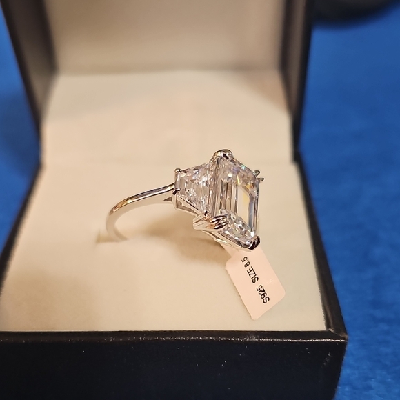 Ring - Picture 2 of 3